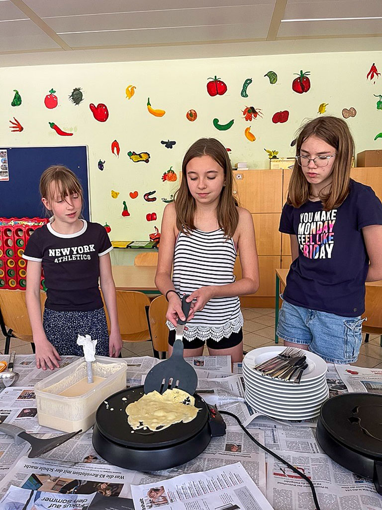 Mehr über den Artikel erfahren Jahresabschluss in der Nachmittagsbetreuung: Wir machen Crêpes!