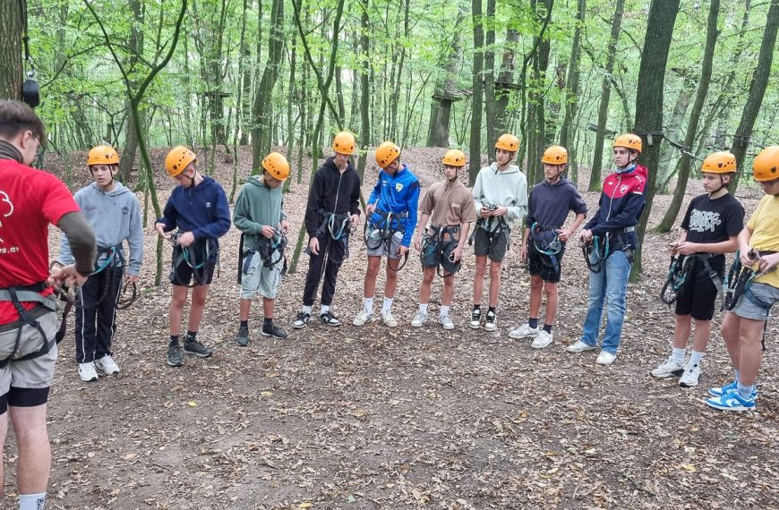 Kennenlerntag der 5ABC im OCHYS Kletterpark in Kreuzstetten
