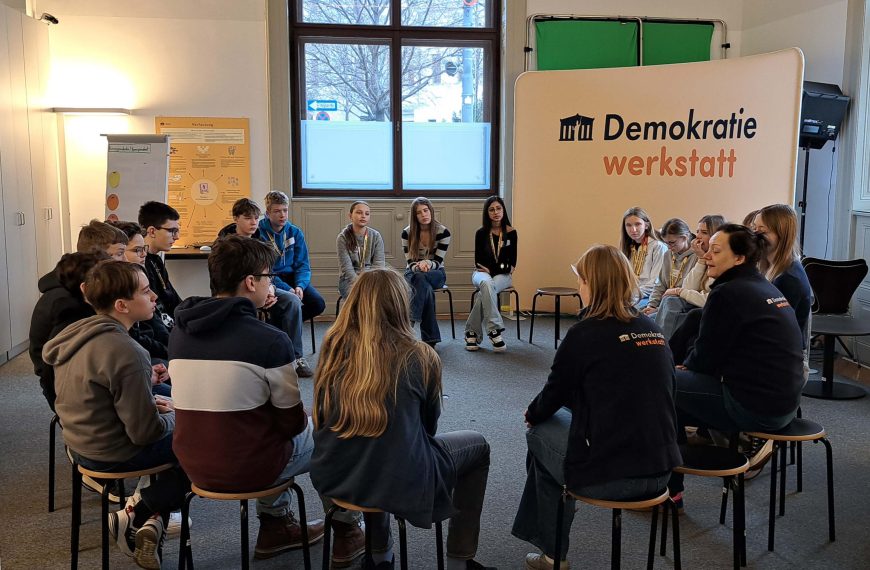 Exkursion 4a ins Parlament zur Demokratiewerkstatt und Hauptuniversität Wien