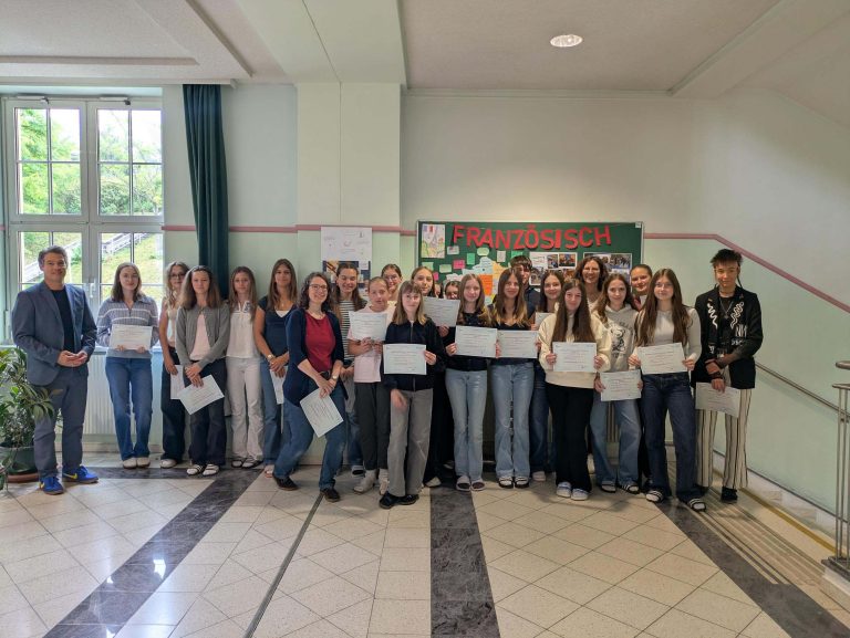 25 Mal Bravo! – Une réussite exceptionnelle : tous les candidats ont obtenu leur diplôme DELF !